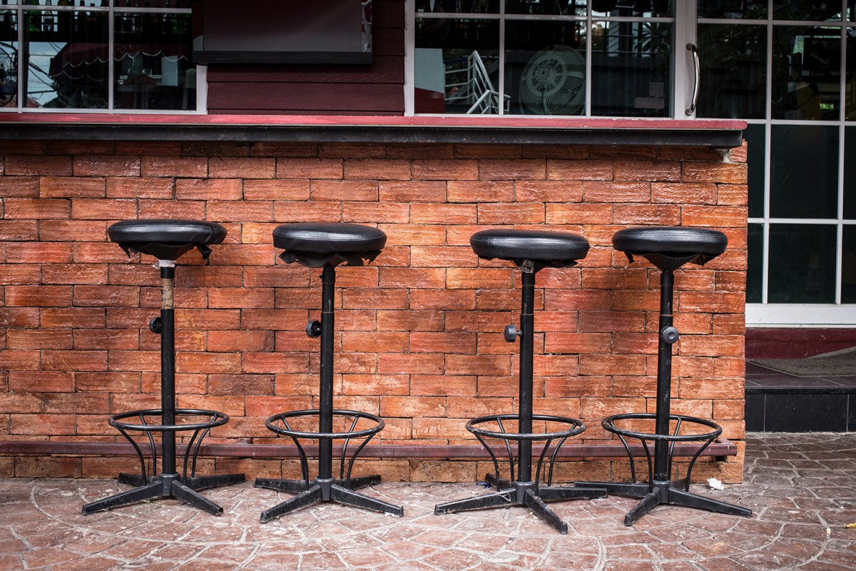 swivel bar stools