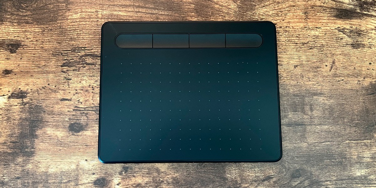 Intuos S Design and Build Quality on wooden table Intuos S Design and Build Quality on wooden table