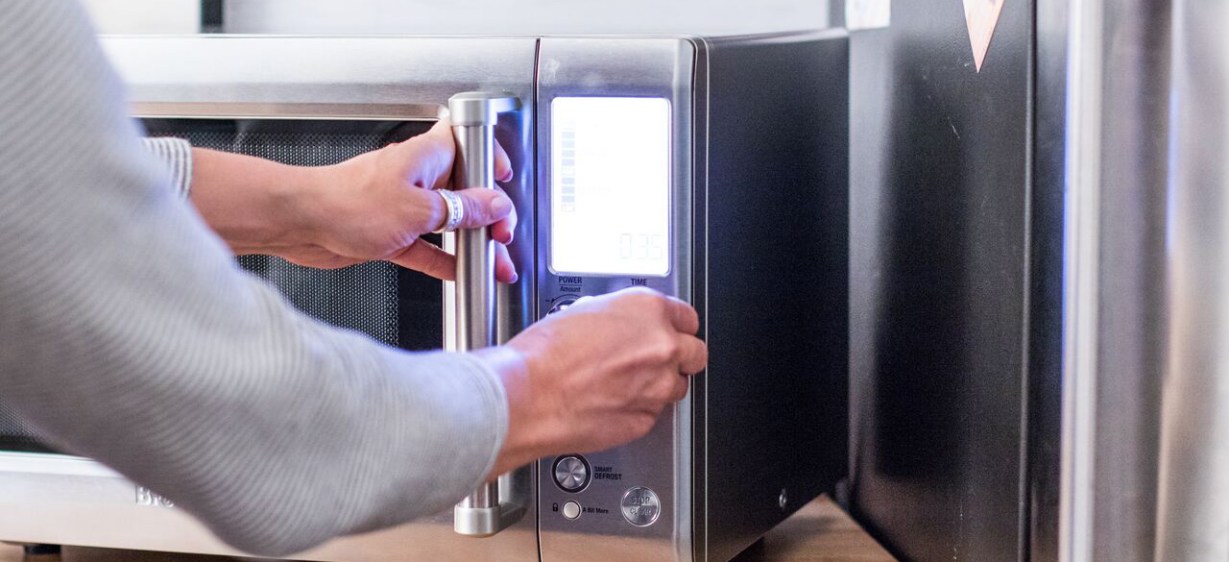 How to clean a microwave