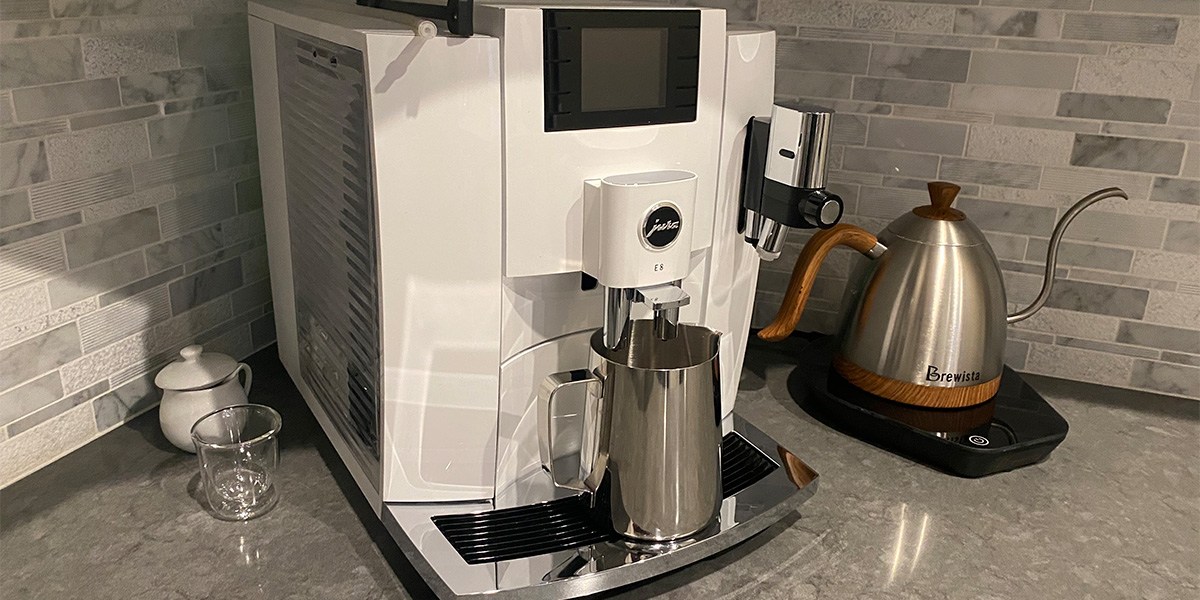 Jura E8 on kitchen counter