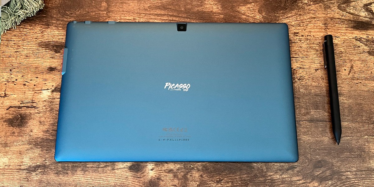 Back view of Simbans PicassoTab XL and stylus on wood background Back view of Simbans PicassoTab XL and stylus on wood background