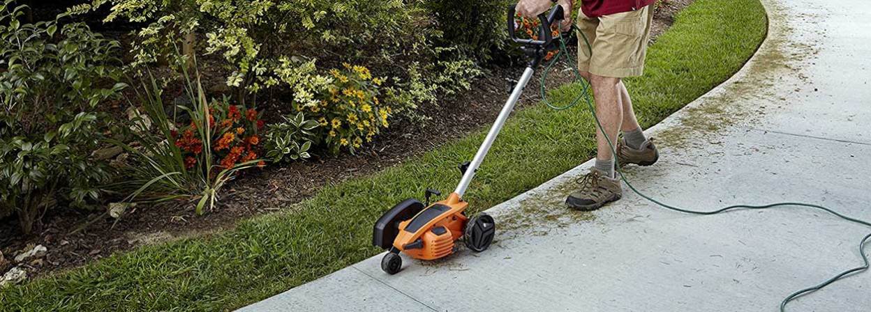 Black & Decker 2-In-1 7-1/2 In. 12-Amp Corded Electric Lawn Edger