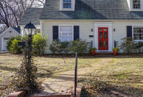 A vintage front yard accessory is making a comeback – and boosts curb appeal