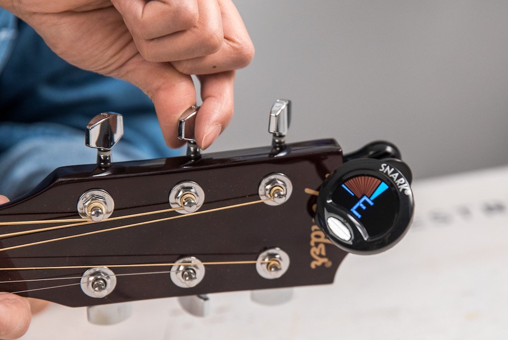 5 Best Guitar Tuners May 2024 BestReviews