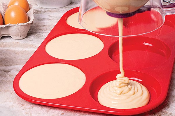 https://cdn16.bestreviews.com/images/v4desktop/image-full-page-600x400/top-rated-silicone-muffin-pans-474bfb.jpg?p=w900