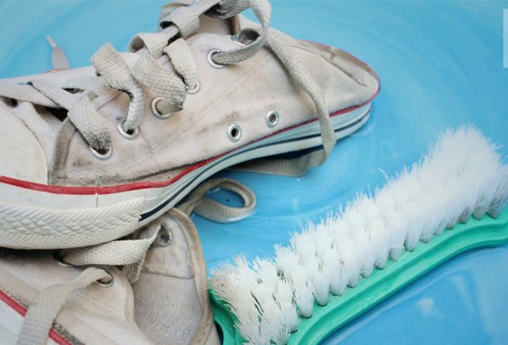 How to wash sneakers
