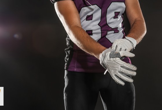 How to choose football gloves