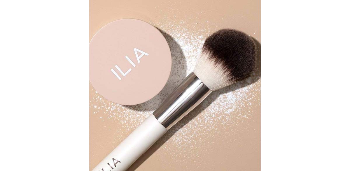ILIA - Finishing Powder Brush