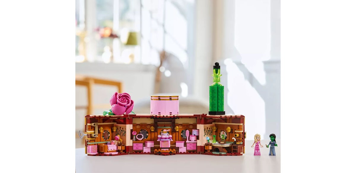LEGO Wicked Glinda &amp; Elphaba's Dormitory Collectible Toys