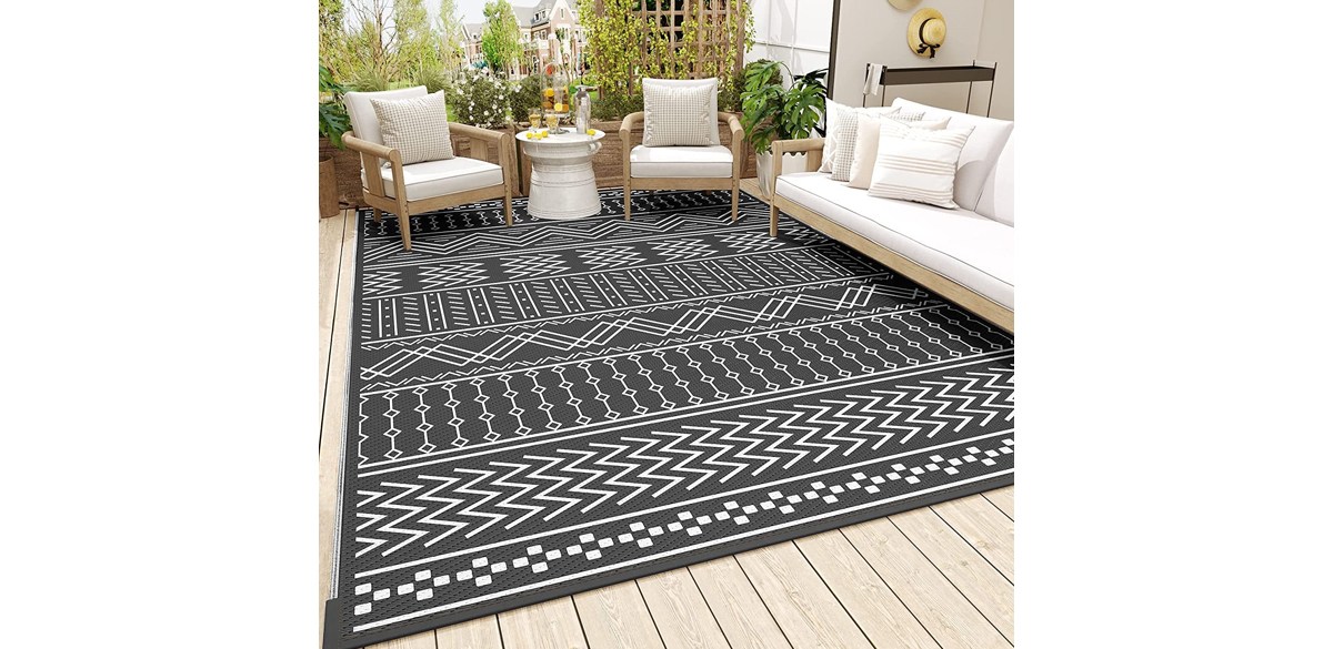 SIXHOME Waterproof Reversible Black &amp; White Outdoor Rug