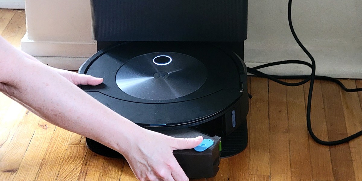 Roomba j7+ on clean base